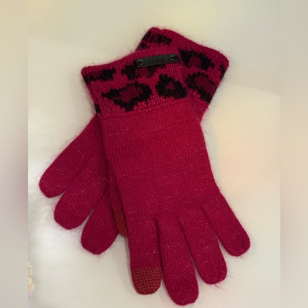 GLOVES
Coach Size: OS - Picture 1 of 6